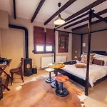 Paroraia Hotel Ángistron