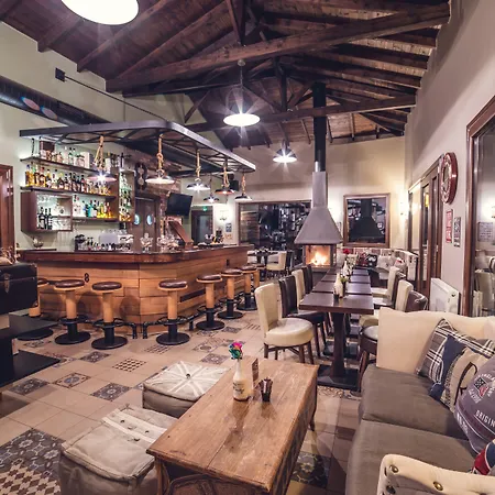 호텔 Paroraia Ángistron