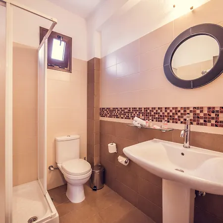 Paroraia Hotel 3*
