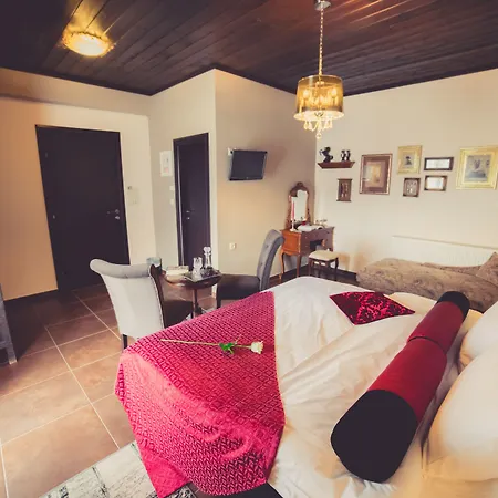 Paroraia فندق Ángistron