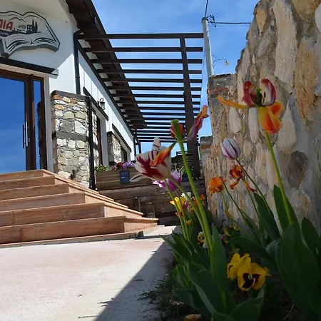 فندق Paroraia Ángistron