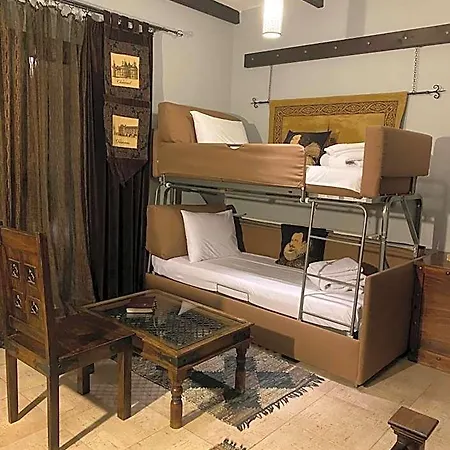 Paroraia 3*