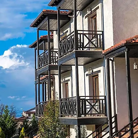 Paroraia 3*