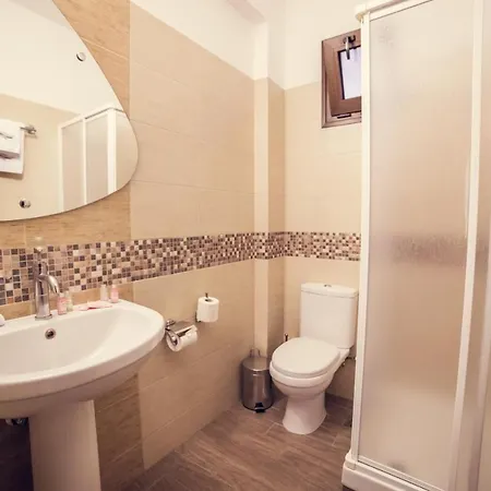 فندق Paroraia Ángistron