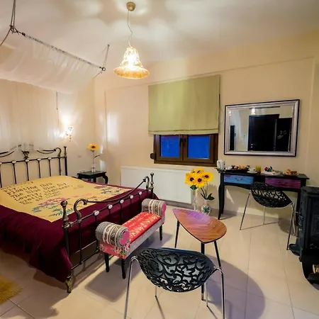 Paroraia Hotel 3*