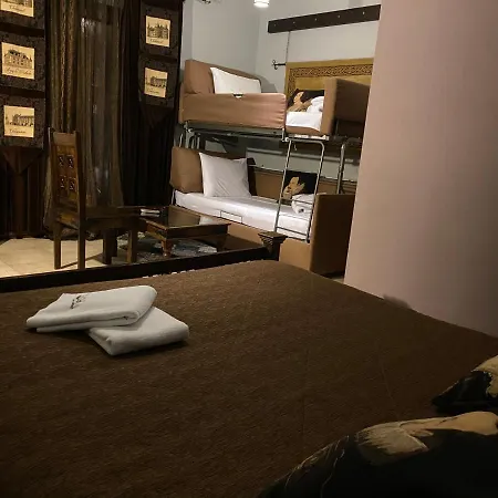 فندق Paroraia Ángistron