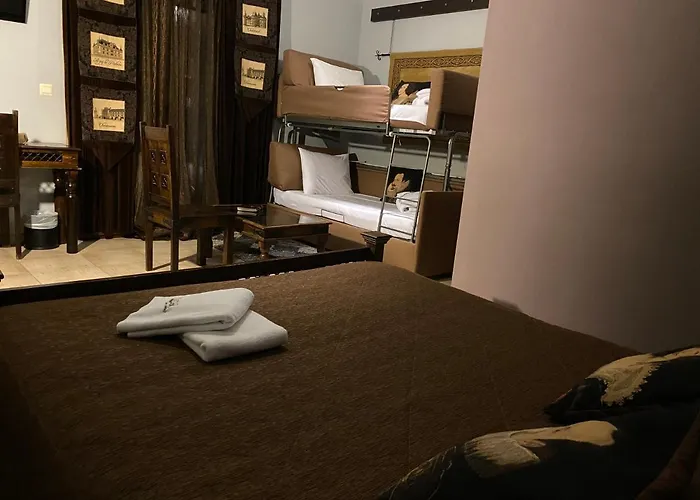 Hotel Paroraia Ángistron